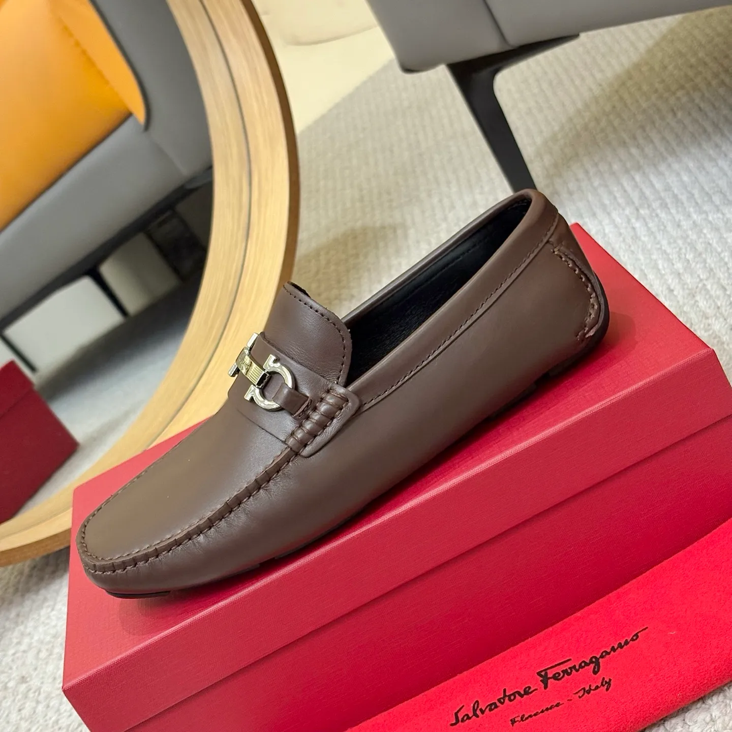 Men's men's shoes 💰420 (Yangli) Ferragamo 〰Ferragamo 2⃣️0⃣️2⃣️5️⃣ New series 👊🏻 Upper 🇮🇹 Italian imported calfskin, original outsole molding. Water-dyed sheepskin lining. The identity of every successful man is set off, and the upper and lower shoes are elegant and stable🚶🏻🚶🏻The high-end custom counter original replica is an eternal classic🔍️Number of codes: 38-46 with counter packaging